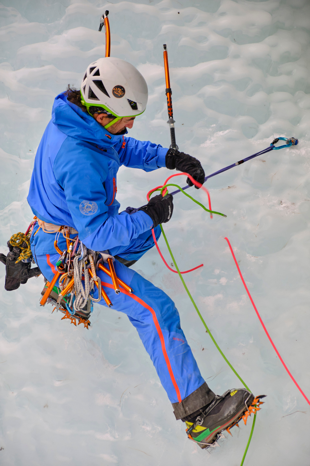 A climber doing an avalakov thread.